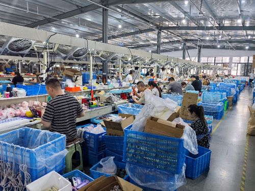 從無班可接到年銷千萬,95后廠二代在拼多多重塑義烏小商品產業